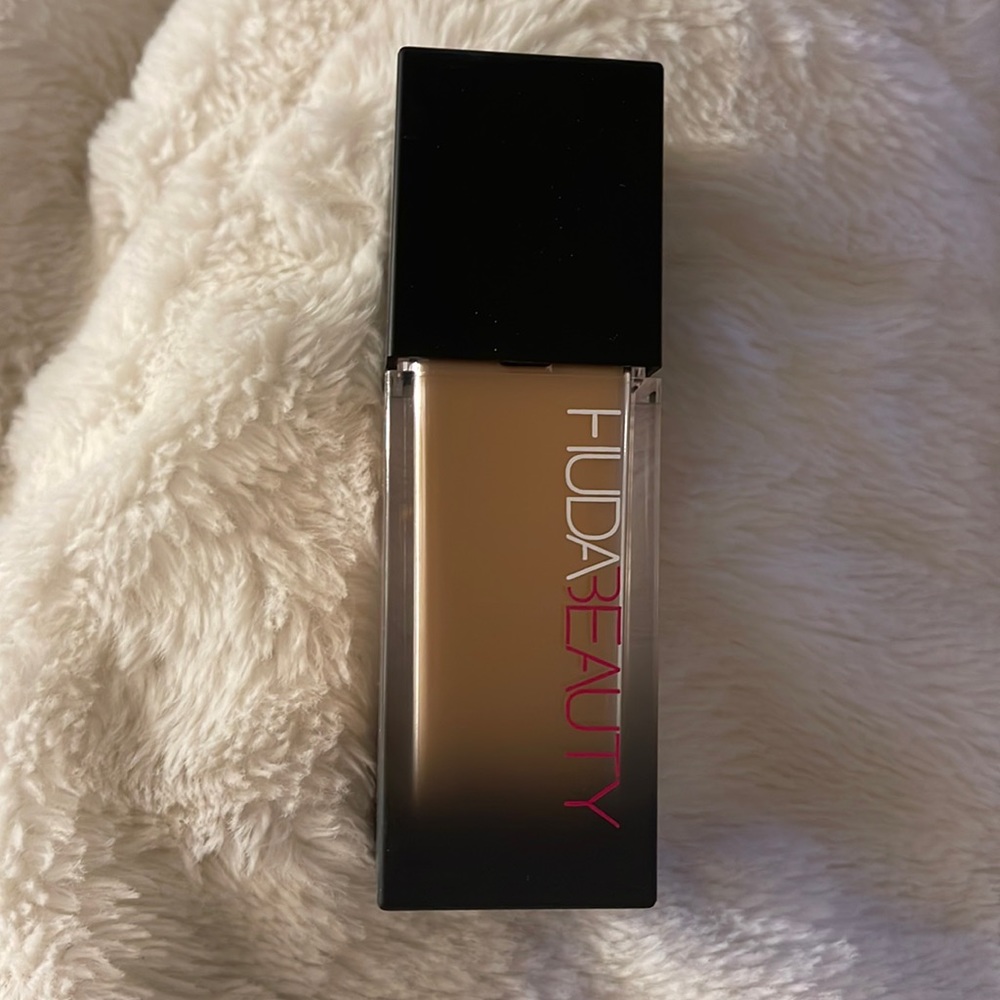 HUDA BEAUTY #FauxFilter Luminous Matte Foundation: Toasted Coconut 240N